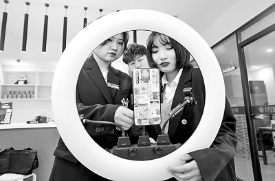 助大學生找到人生和職業(yè)定位——構建中國特色大學生職業(yè)生涯發(fā)展教育理論體系